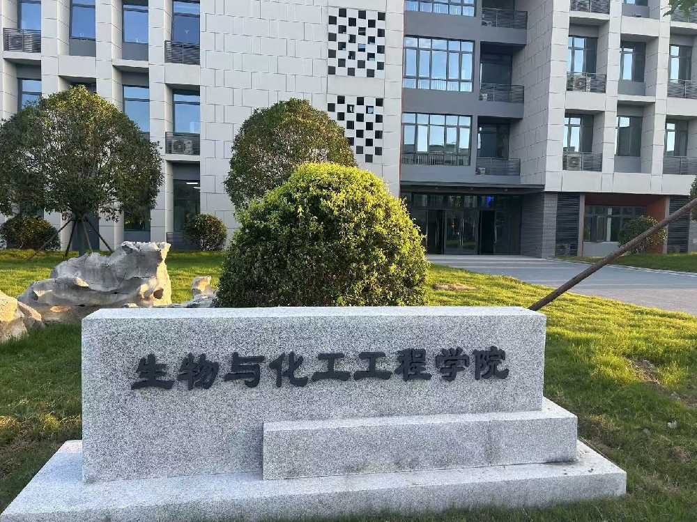 天宁区扬州职业大学体育场高杆灯项目